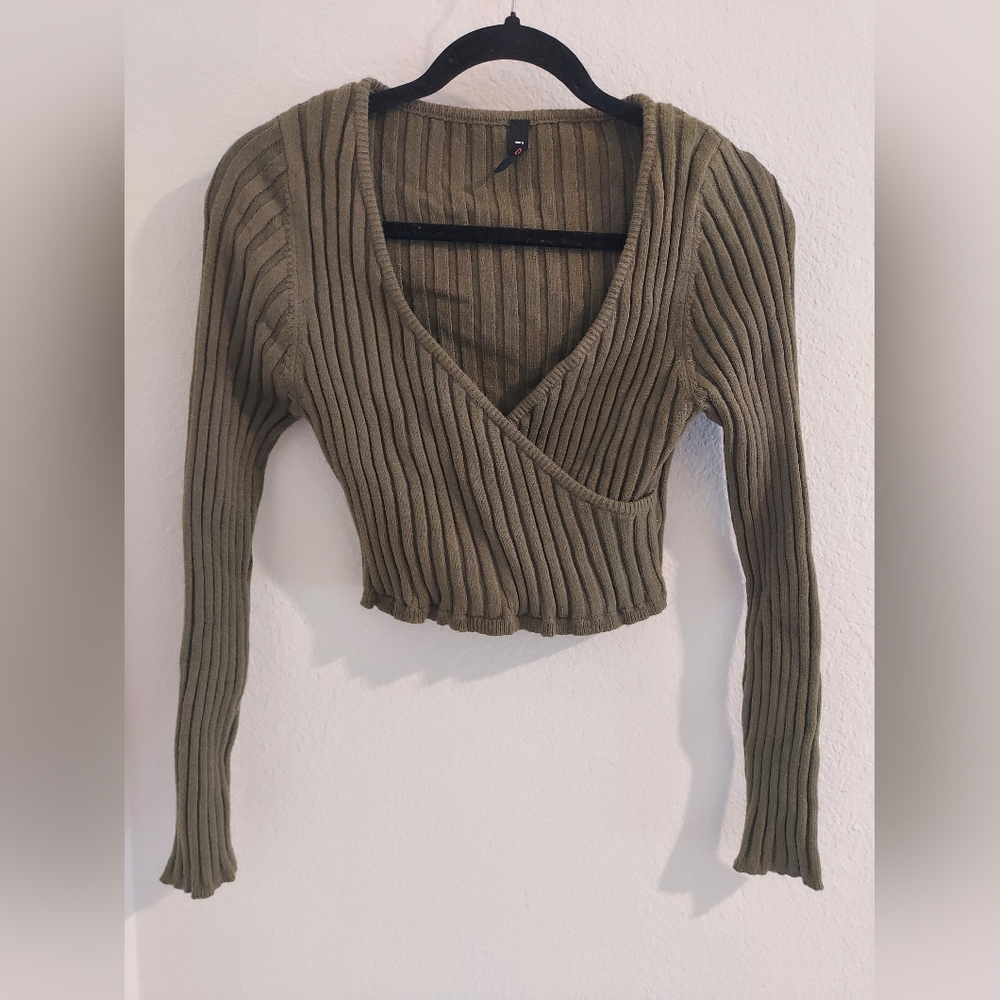 I Heart It green cropped sweater small